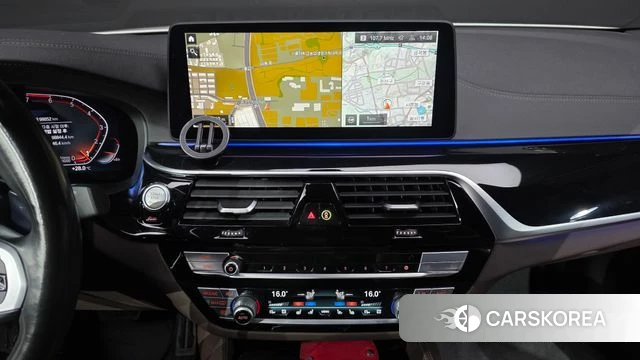 BMW 5 Series (G30) 2022 Белый из Кореи, фото 4