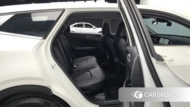 Kia Sportage 5th Generation 2023 Белый из Кореи, фото 4