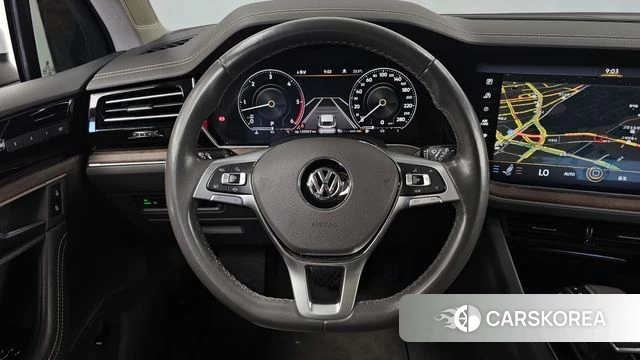 Volkswagen Touareg 3rd generation 2020 Белый из Кореи, фото 4