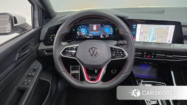 Volkswagen Golf 8th Generation 2024 Белый из Кореи, фото 4