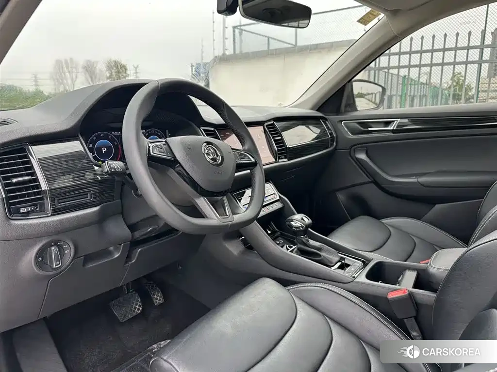 Skoda Kodiak 2021 Champagne/brown из Китая, фото 4