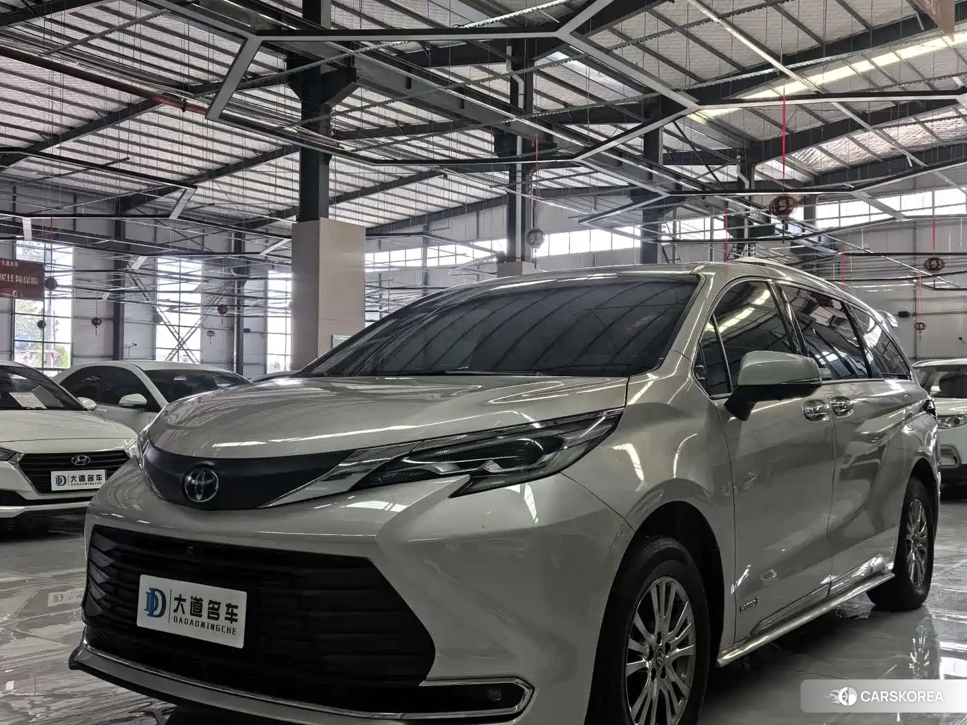 Toyota Sienna 2022 Champagne/brown из Китая, фото 4