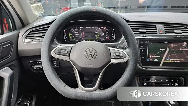 Volkswagen Tiguan second Generation 2022 Белый из Кореи, фото 4