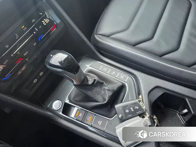 Volkswagen Tiguan second Generation 2023 Белый из Кореи, фото 4