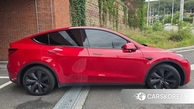 Tesla Model Y 2023 Красный из Кореи, фото 4