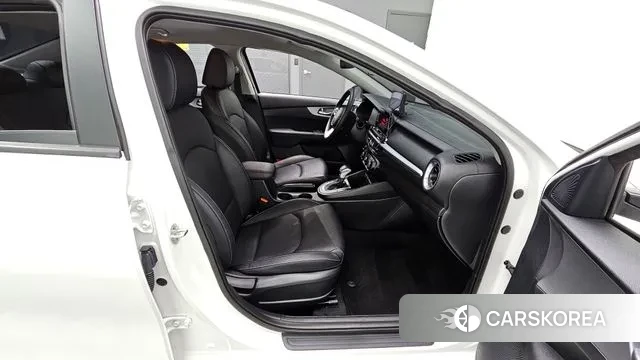 Kia The New K3 2nd generation 2022 Белый из Кореи, фото 4