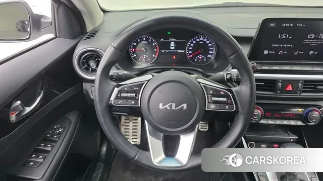 Kia The New K3 2nd generation 2023 Белый из Кореи, фото 4