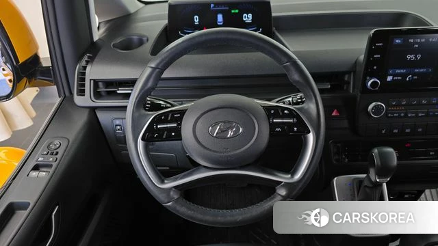 Hyundai Staria 2023 Желтый из Кореи, фото 4