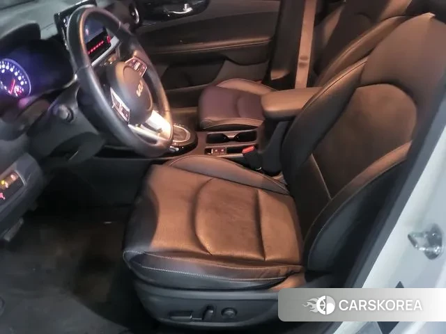 Kia The New K3 2nd generation 2022 Белый из Кореи, фото 4