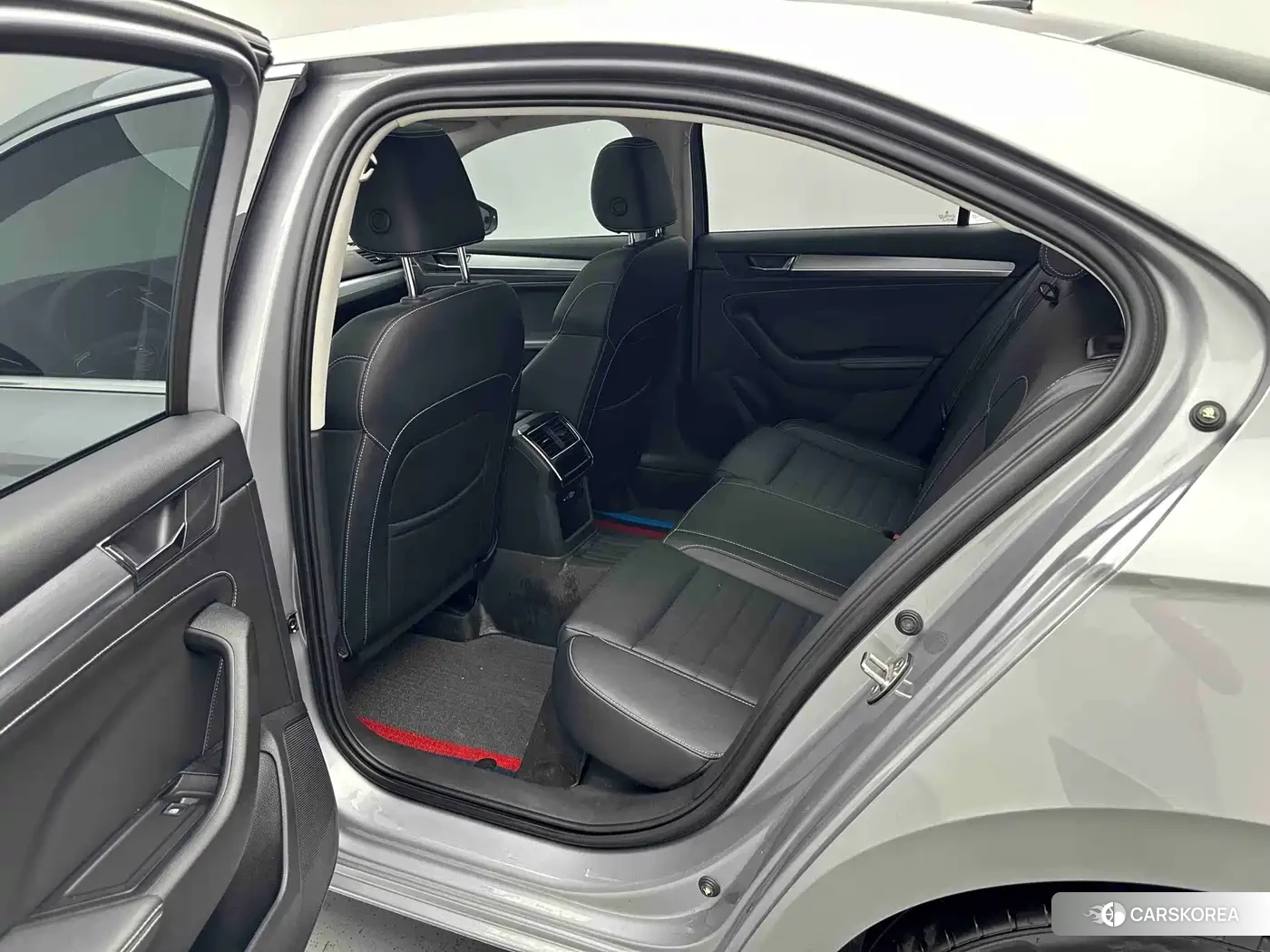 Skoda Superb 2022 Silver/gray из Китая, фото 4