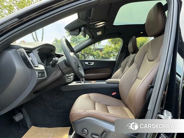 Volvo XC60 2022 Черный из Китая, фото 4