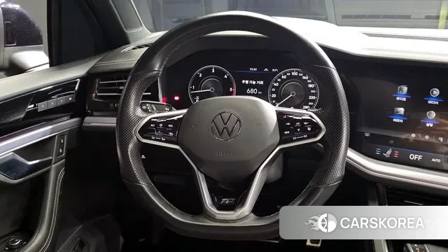 Volkswagen Touareg 3rd generation 2021 Черный из Кореи, фото 4