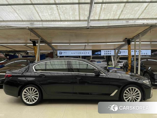 BMW 5 series 2022 Черный из Китая, фото 4