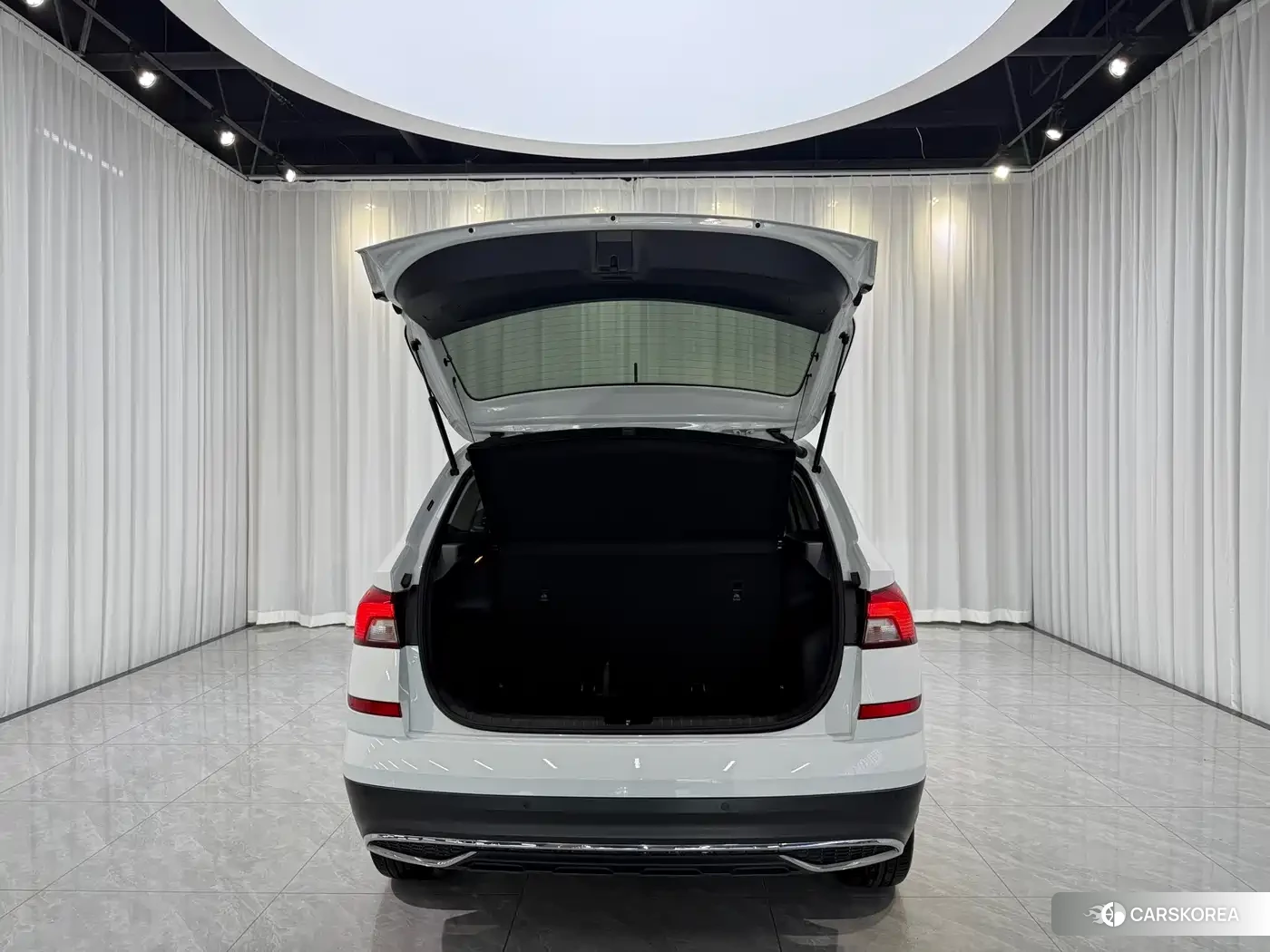 Skoda Komick 2023 Белый из Китая, фото 4
