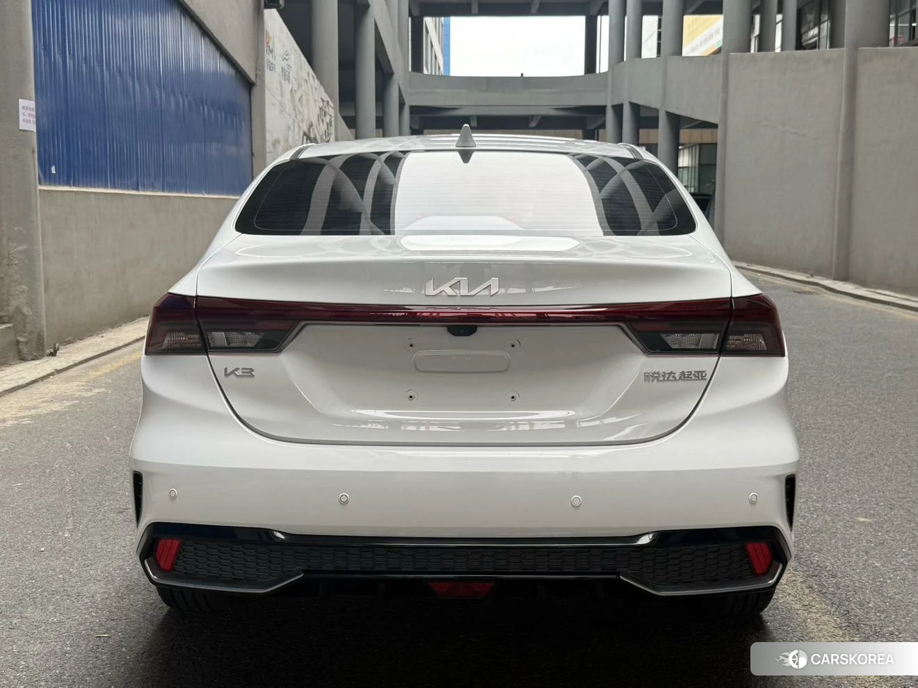 Kia K3 2023 Белый из Китая, фото 4