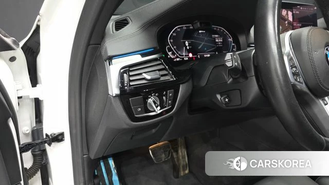 BMW 5 Series (G30) 2021 Белый из Кореи, фото 4