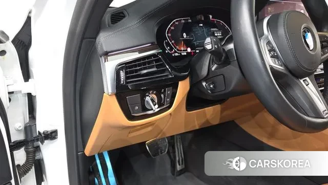 BMW 5 Series (G30) 2021 Белый из Кореи, фото 4