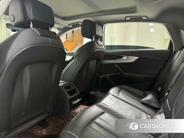 Audi A4L 2021 Темно-серый из Китая, фото 4