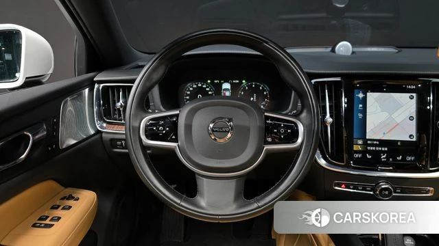 Volvo V60 Cross-Country 2nd Generation 2021 Белый из Кореи, фото 4