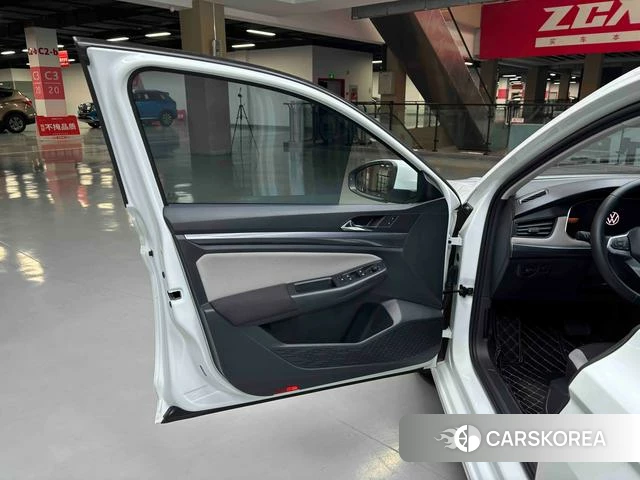 Volkswagen Bora 2024 Белый из Китая, фото 4