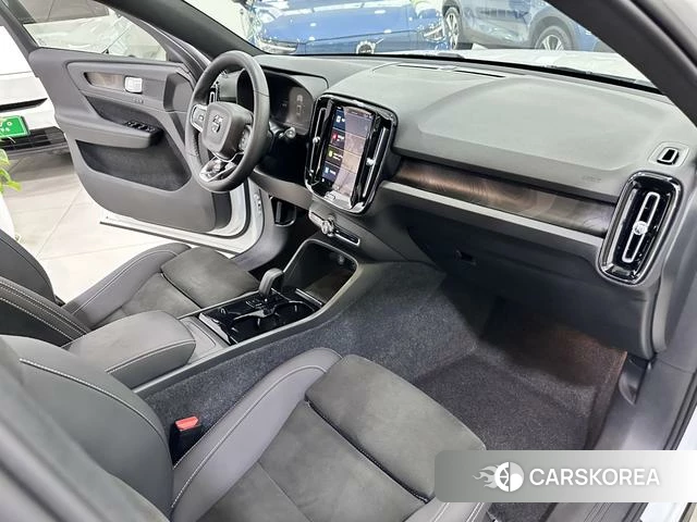 Volvo XC40 EV 2023 Белый из Китая, фото 4