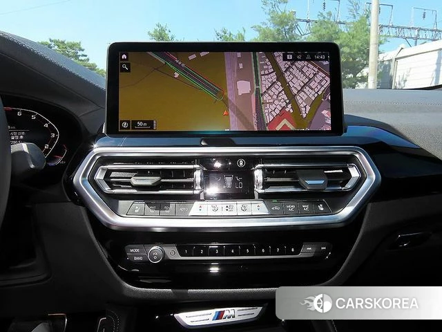 BMW X4 (G02) 2024 Светло-серебряный цвет из Кореи, фото 4