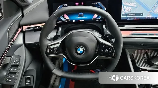 BMW 5 Series (G60) 2025 Черный из Кореи, фото 4