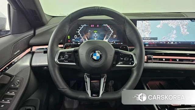 BMW 5 Series (G60) 2025 Светло-серебряный цвет из Кореи, фото 4