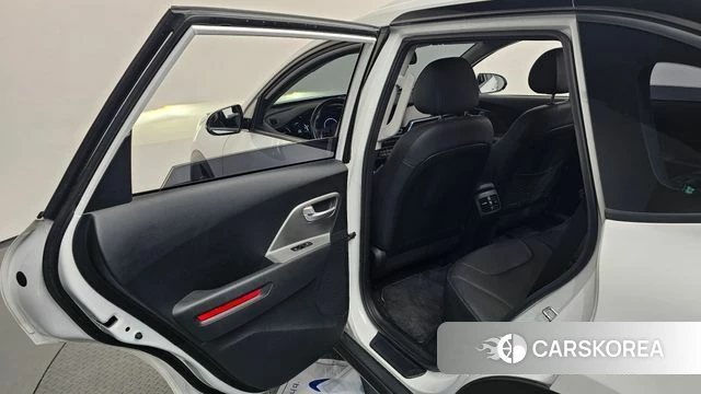 Kia Niro Plus 2023 Белый из Кореи, фото 4