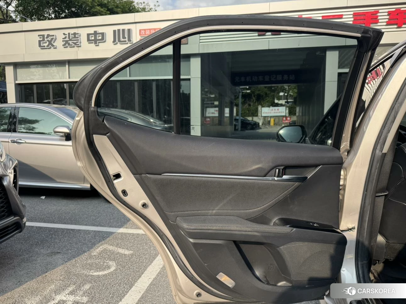 Toyota Camry 2021 Серебристо-серый из Китая, фото 4