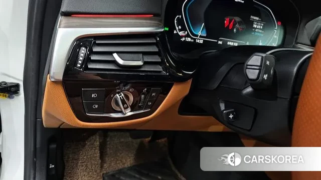 BMW 5 Series (G30) 2020 Белый из Кореи, фото 4