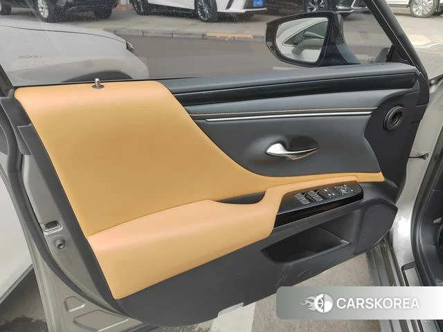 Lexus ES 2023 Серебристо-серый из Китая, фото 4