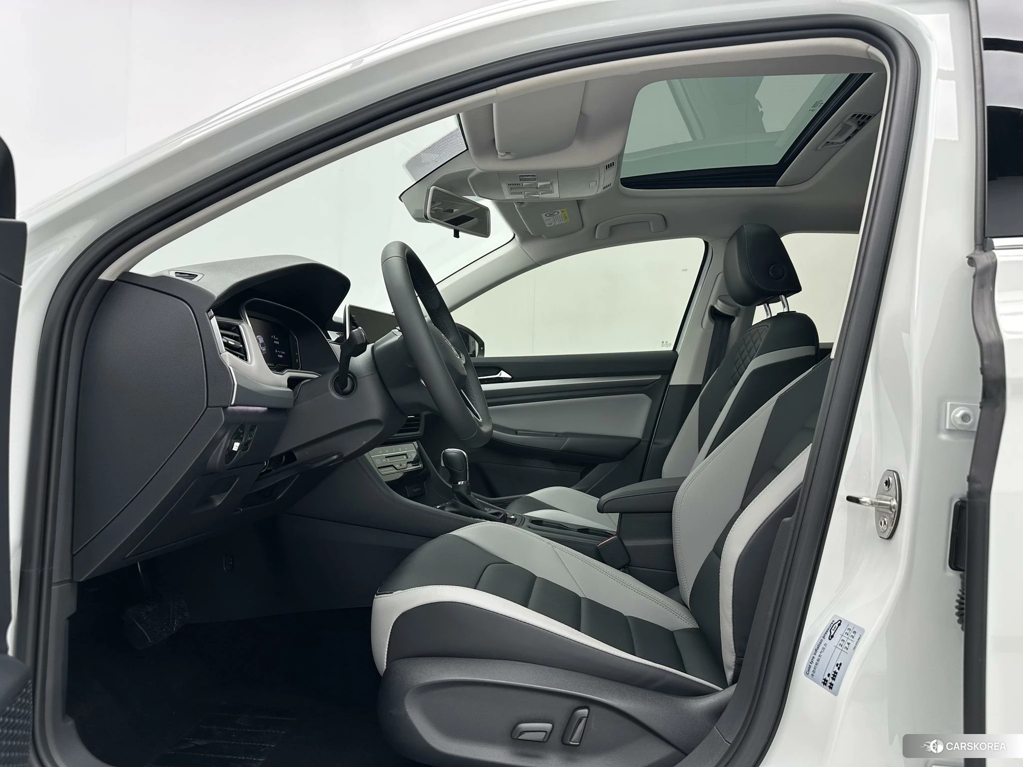 Volkswagen Bora 2022 Белый из Китая, фото 4