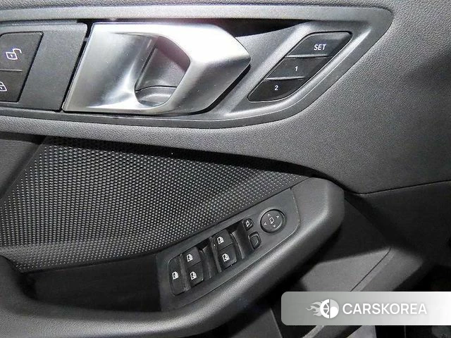 BMW 1 Series (F40) 2021 Черный из Кореи, фото 4