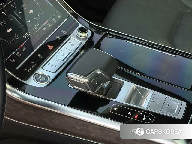 Audi Q7 2022 Черный из Китая, фото 4