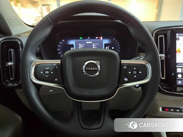 Volvo XC40 2026 Белый из Кореи, фото 4
