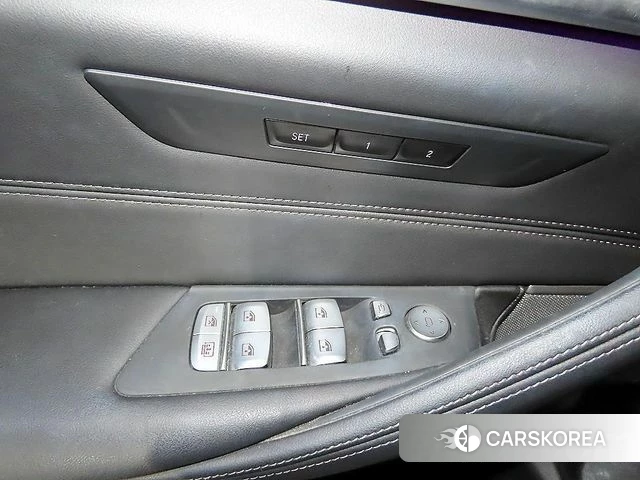 BMW 5 Series (G30) 2023 Черный из Кореи, фото 4