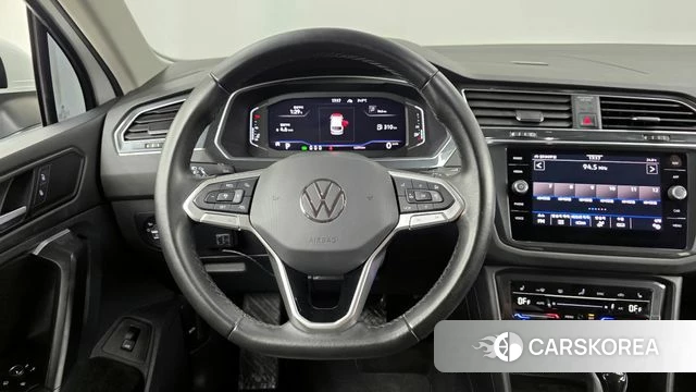 Volkswagen Tiguan second Generation 2022 Белый из Кореи, фото 4