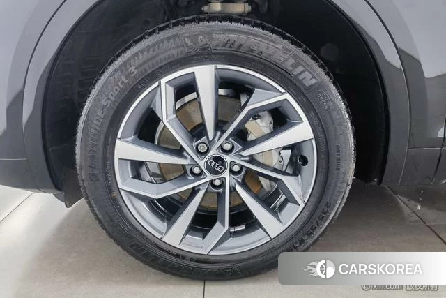 Audi Q5L 2023 Черный из Китая, фото 4