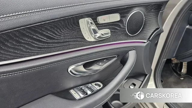 Mercedes-Benz E-Class W213 2021 Серебристо-серый из Кореи, фото 4