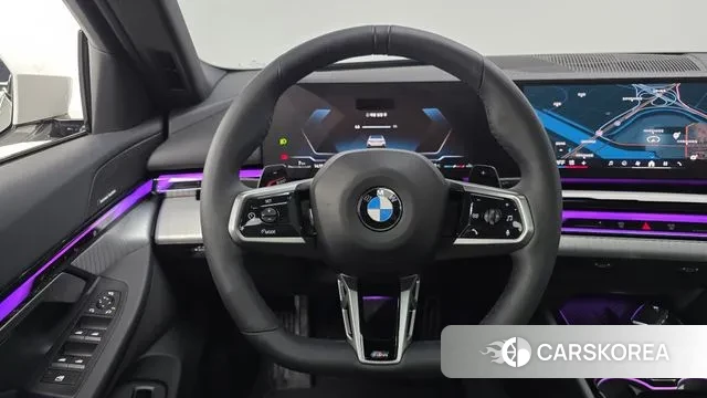 BMW 5 Series (G60) 2025 Белый из Кореи, фото 4