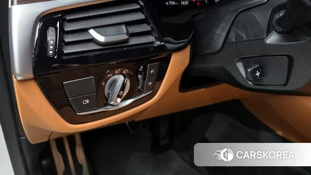 BMW 5 Series (G30) 2021 Белый из Кореи, фото 4