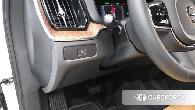 Volvo XC60 second Generation 2023 Белый из Кореи, фото 4
