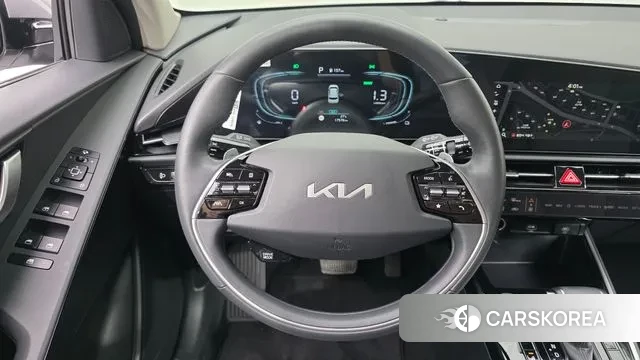 Kia Di Ol Nu Niro 2023 Серебристо-серый из Кореи, фото 4