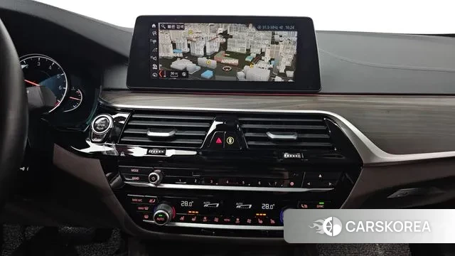 BMW 5 Series (G30) 2018 Небесно-голубой из Кореи, фото 4