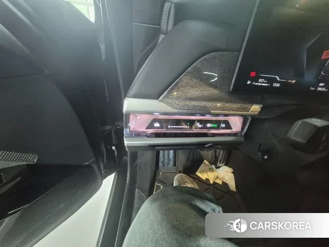 BMW 7 Series (G70) 2023 Черный двухцветный из Кореи, фото 4