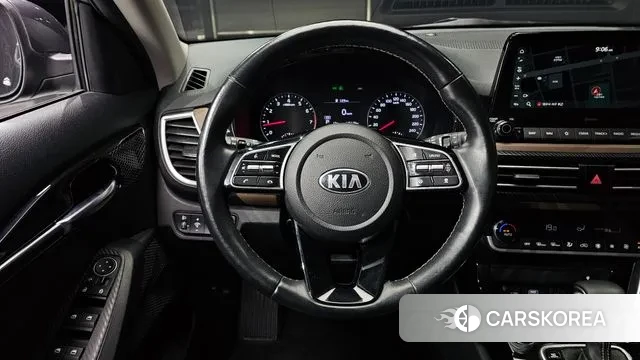 Kia Seltos 2021 Серый из Кореи, фото 4