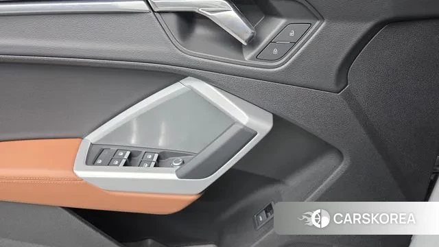 Audi Q3 (F3) 2023 Белый из Кореи, фото 4