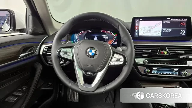 BMW 5 Series (G30) 2023 Белый из Кореи, фото 4