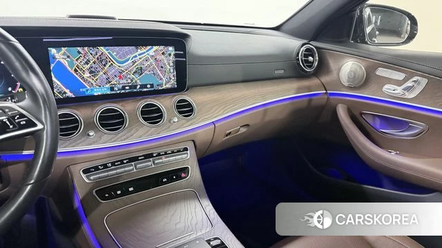 Mercedes-Benz E-Class W213 2023 Черный из Кореи, фото 4